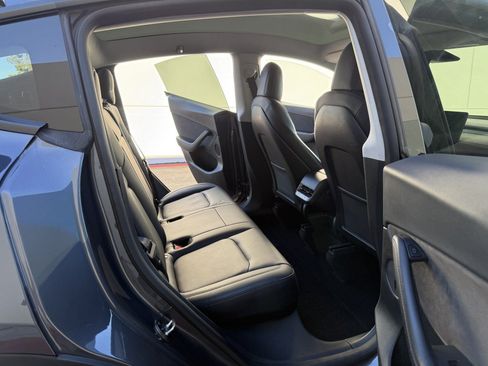 Used 2022 Tesla Model Y Performance AWD/4WD image 14