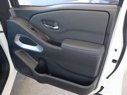 Used 2022 Nissan Frontier SV image 43