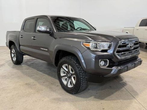 Used 2017 Toyota Tacoma Limited w/ Tow Package image 4
