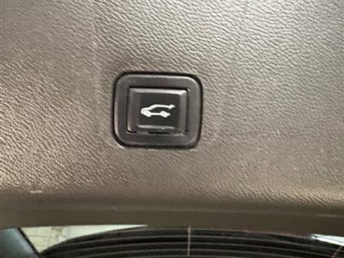 Used 2022 Chevrolet Traverse LT image 17