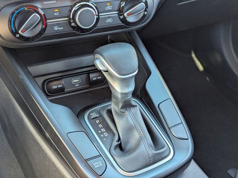 Certified 2025 Kia Soul LX w/ LX Technology Package image 28