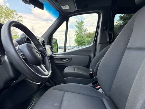 Used 2024 Mercedes-Benz Sprinter 2500 image 5