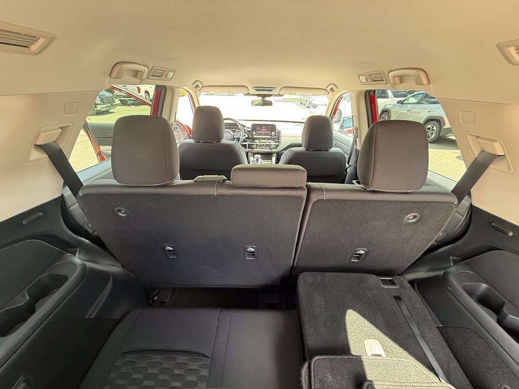 Used 2023 Nissan Pathfinder SV AWD/4WD image 32