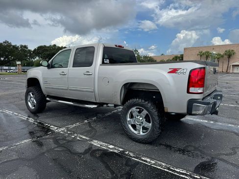 Used 2008 GMC Sierra 2500 SLT w/ Z71 Off-Road Package AWD/4WD image 8