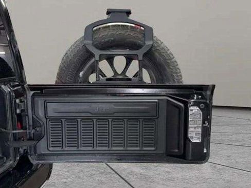 Used 2021 Jeep Wrangler Unlimited Sahara image 32