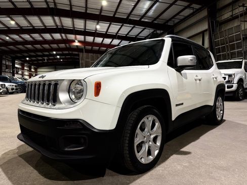 Used 2018 Jeep Renegade Limited w/ UConnect 8.4 Nav Group FWD image 9