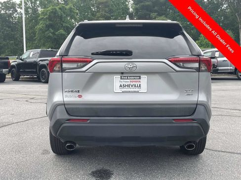 Used 2020 Toyota RAV4 XLE AWD/4WD image 4