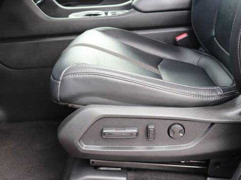 Used 2025 Honda Pilot EX-L image 10