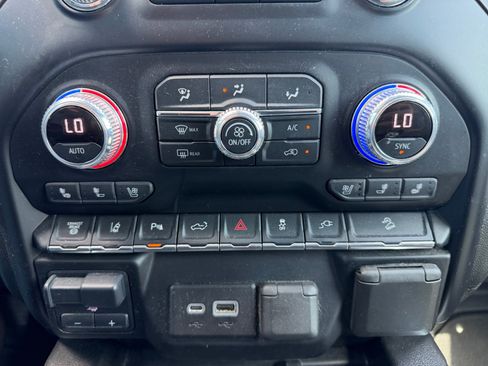 Used 2021 GMC Sierra 2500 AT4 w/ AT4 Preferred Package AWD/4WD image 15