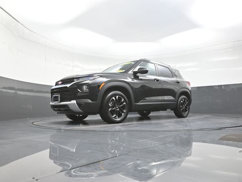 Used 2023 Chevrolet TrailBlazer LT w/ Convenience Package image 11