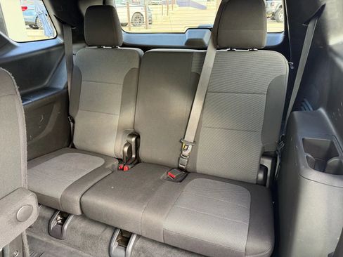 Used 2022 Chevrolet Traverse LT image 38