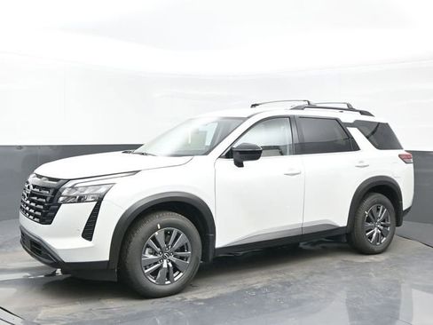 New 2026 Nissan Pathfinder SV FWD image 2