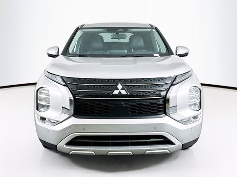 Used 2024 Mitsubishi Outlander SE FWD image 2