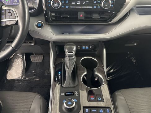 Used 2022 Toyota Highlander Limited AWD/4WD image 17