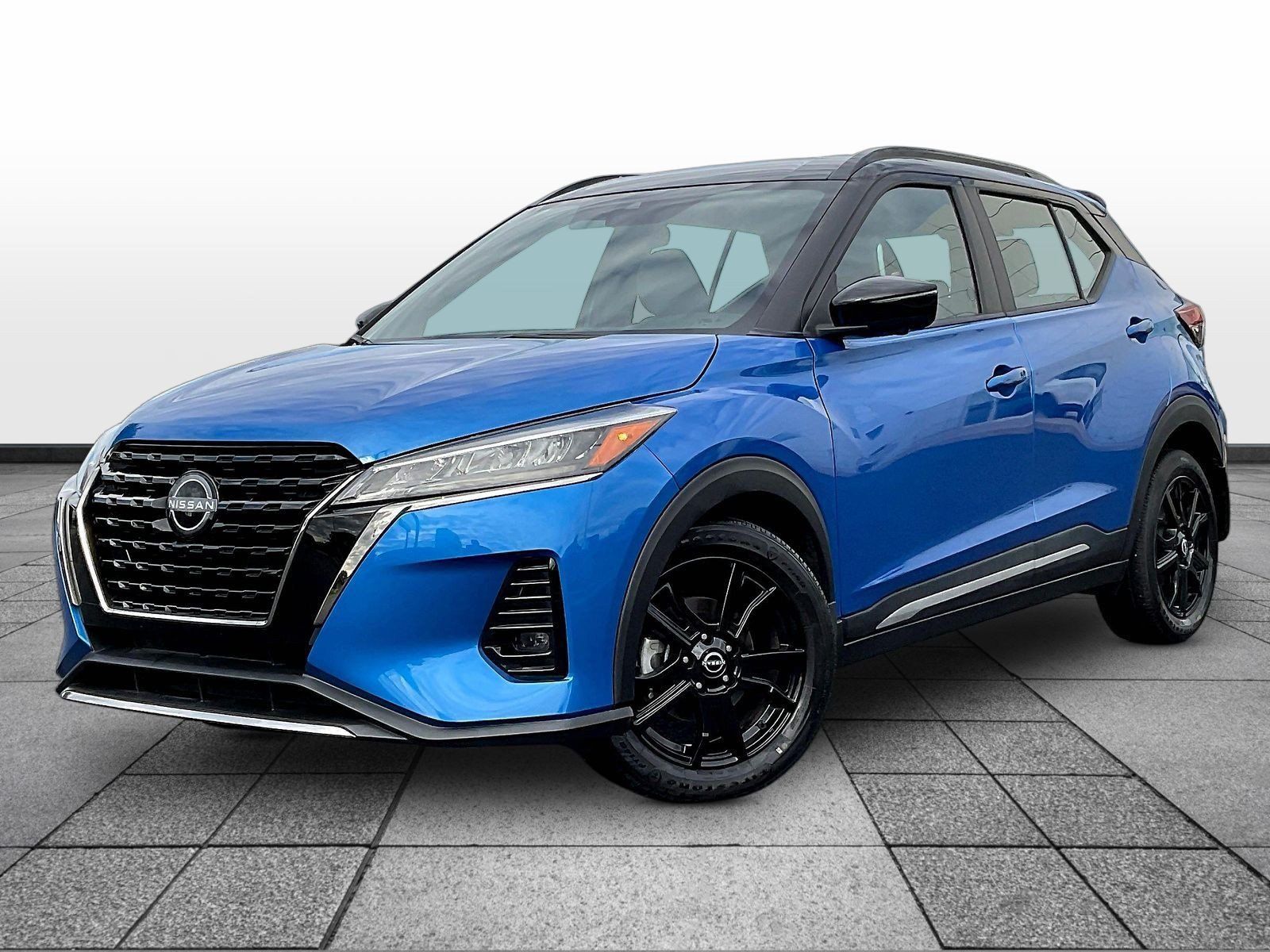 Certified 2024 Nissan Kicks SR w/ SR Premium Package FWD image 3