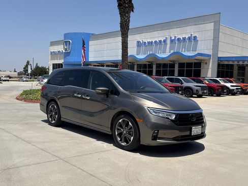 Used 2023 Honda Odyssey Elite image 1