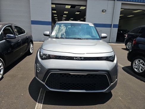 Used 2024 Kia Soul LX w/ Option Group 015 FWD image 2