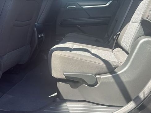 Used 2025 GMC Acadia Elevation image 24