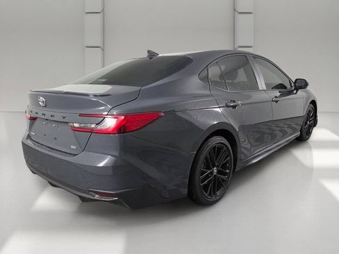 Used 2025 Toyota Camry SE w/ Convenience Package FWD image 5