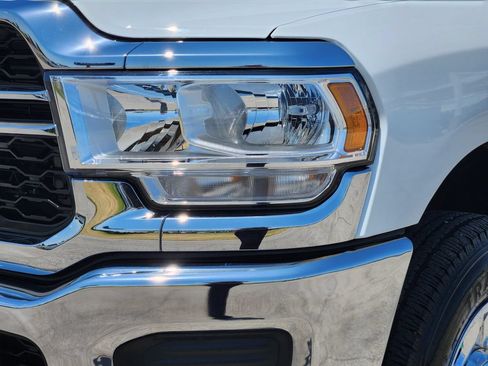 Used 2024 RAM 2500 Tradesman w/ Chrome Appearance Group AWD/4WD image 8