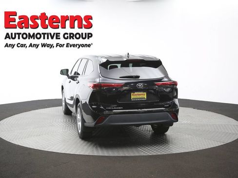 Used 2021 Toyota Highlander L AWD/4WD image 38