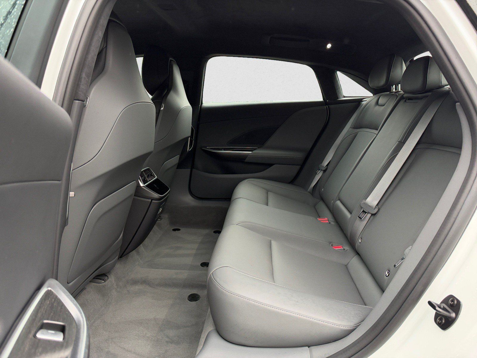 Used 2024 Lucid Air Pure RWD image 18