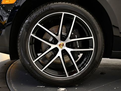 Used 2025 Porsche Macan Turbo image 16