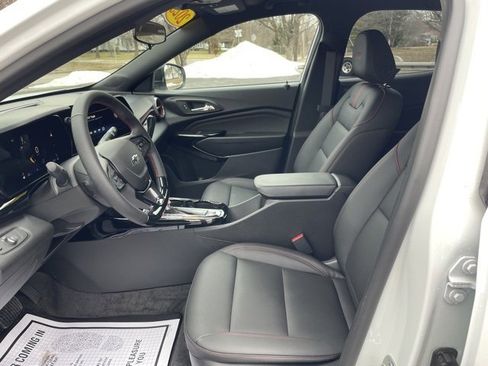 Used 2025 Chevrolet Trax RS w/ Driver Confidence Package image 13