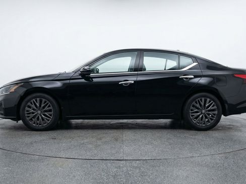 Used 2025 Nissan Altima 2.5 SV image 5