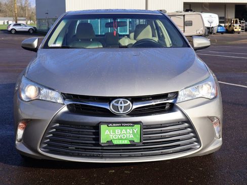 Used 2016 Toyota Camry LE image 10