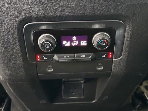 Used 2022 Chevrolet Suburban Premier image 13