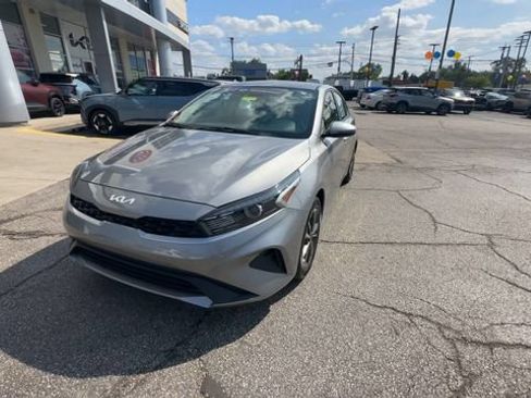Certified 2023 Kia Forte LXS w/ LXS Technology Package FWD image 3