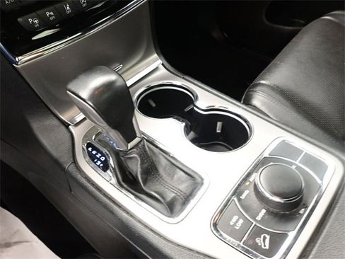 Used 2020 Jeep Grand Cherokee Limited w/ Luxury Group II image 9