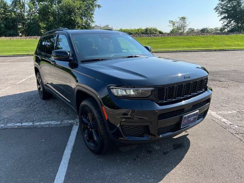 Used 2023 Jeep Grand Cherokee L Laredo AWD/4WD image 2
