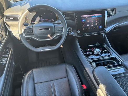 Used 2022 Jeep Wagoneer Series III w/ Premium Group I image 17