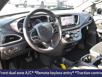 New 2026 Chrysler Pacifica Select