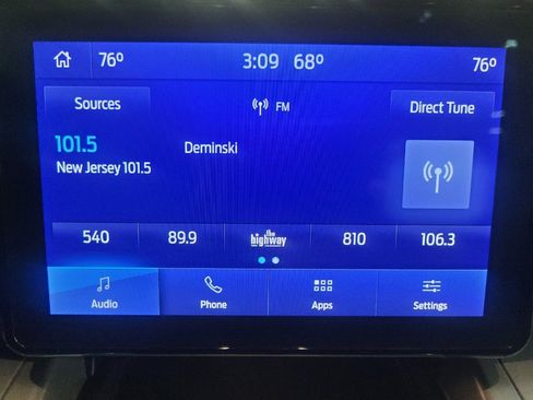 Used 2022 Ford Explorer XLT AWD/4WD image 25
