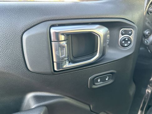 New 2025 Jeep Gladiator Sport image 13