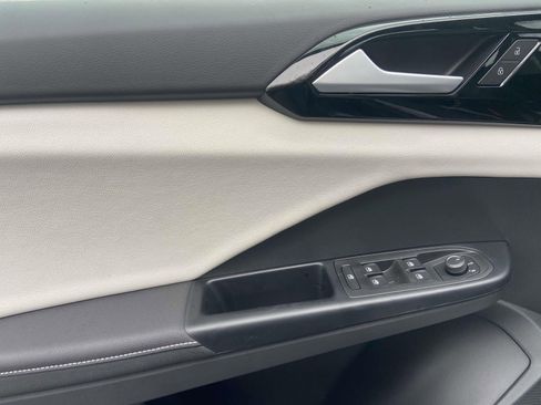 New 2026 Volkswagen Taos S image 18