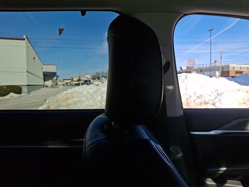 Used 2022 Jeep Grand Cherokee L Limited w/ Luxury Tech Group II image 13