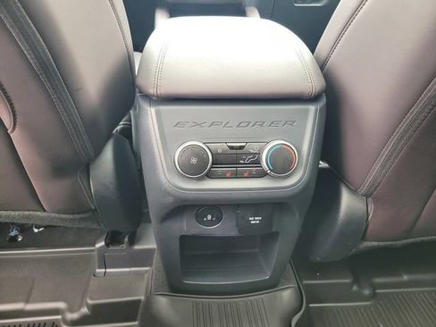 Used 2025 Ford Explorer Platinum AWD/4WD image 15