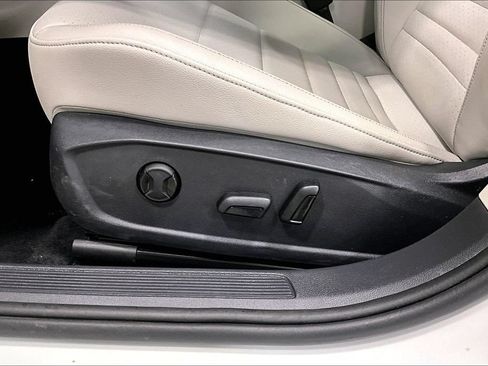 Used 2024 Volkswagen Jetta SE w/ Panoramic Sunroof Package FWD image 18