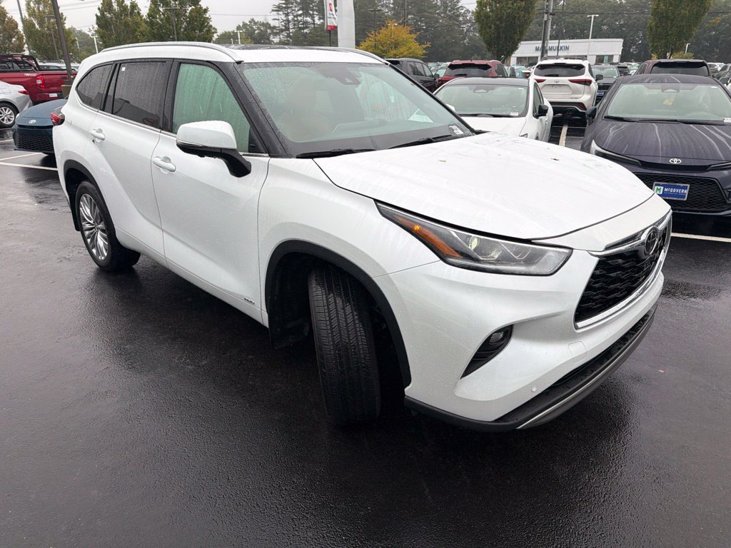 Used 2026 Toyota Highlander Platinum AWD/4WD image 3