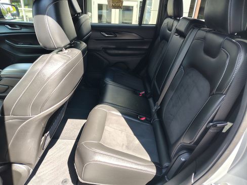 Certified 2024 Jeep Grand Cherokee Altitude image 20