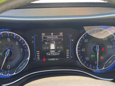 Used 2018 Chrysler Pacifica Touring Plus w/ S Appearance Package FWD image 11