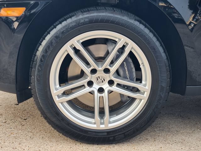 Used 2025 Porsche Macan AWD/4WD image 10