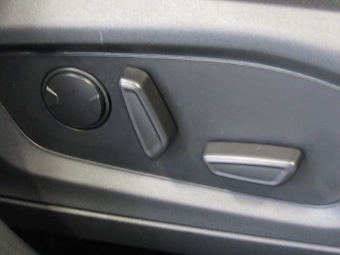 Used 2021 Ford Explorer XLT w/ Equipment Group 202A image 22