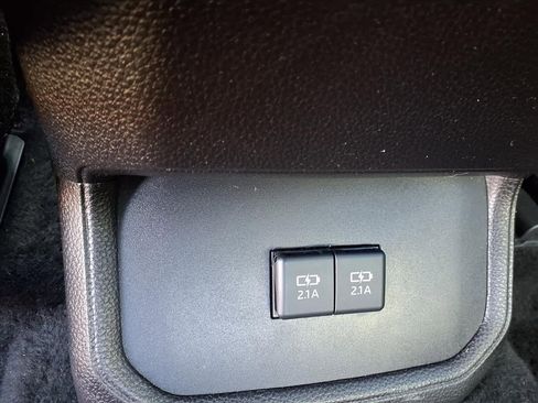 Used 2020 Toyota Highlander XLE image 21