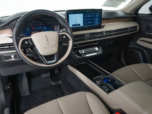 Used 2025 Lincoln Corsair Grand Touring w/ Jet Appearance Package image 16