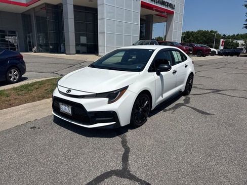 Used 2022 Toyota Corolla SE FWD image 2